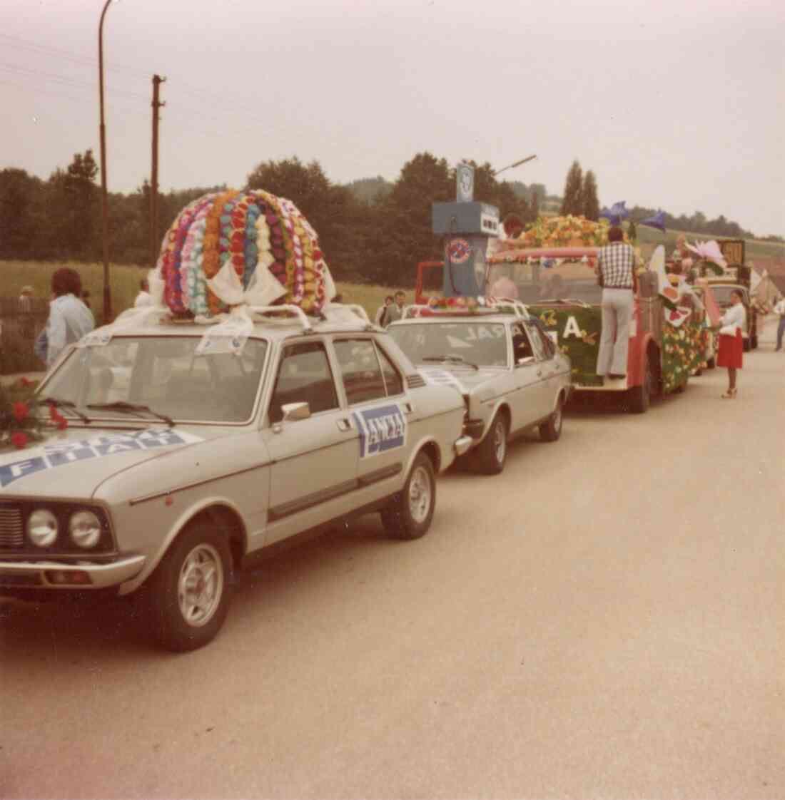 Volksfest mit Blumenkorso in der Kirchengasse