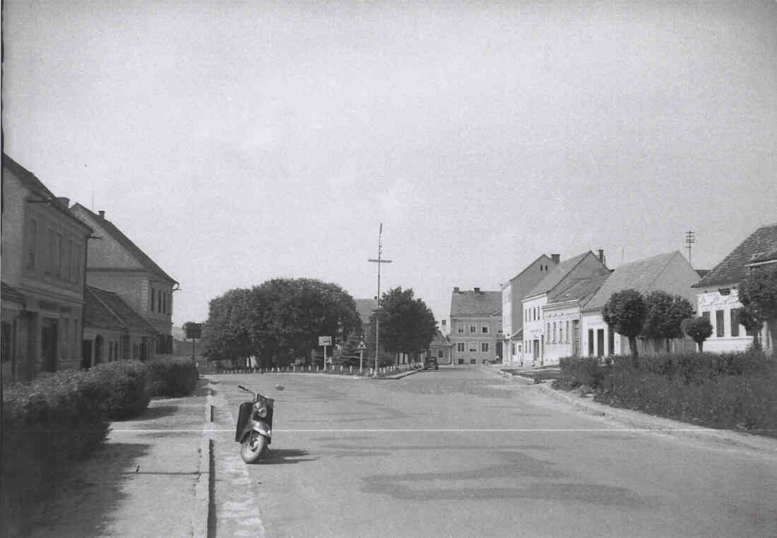 Hauptstraße, Hauptplatz, Park, Rathaus