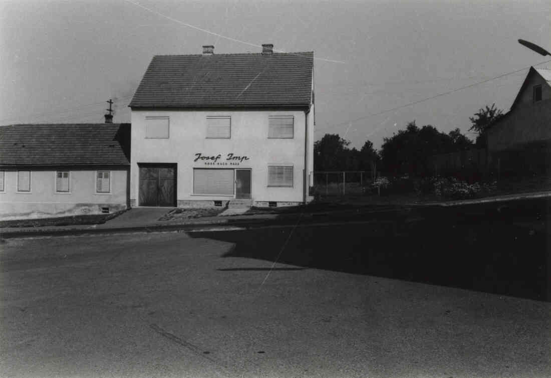 Josef Imp Mode nach Mass in der Schoadastraße 17 im August 1971