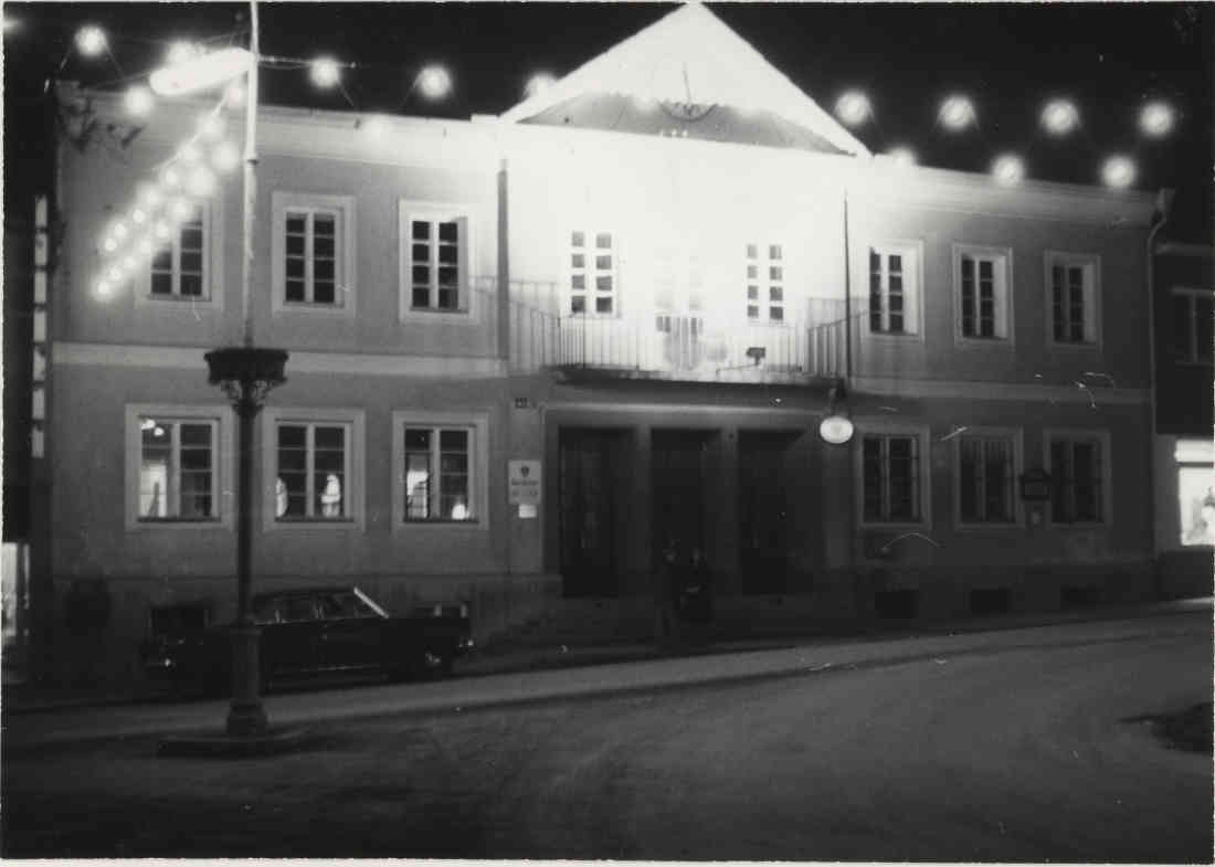 Rathaus mit der Weihnachtsbeleuchtung im Jahr 1971