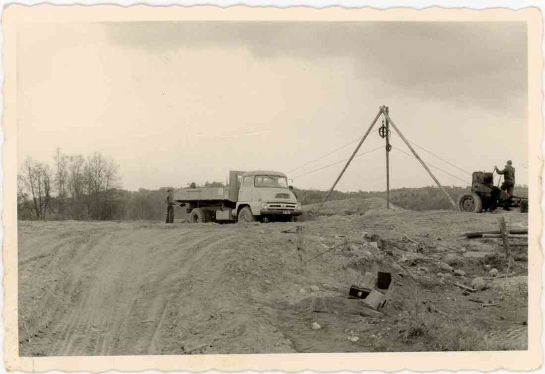 LKW des Fuhrunternehmen von Hubert Wukovits senior in der Hauptstraße 10