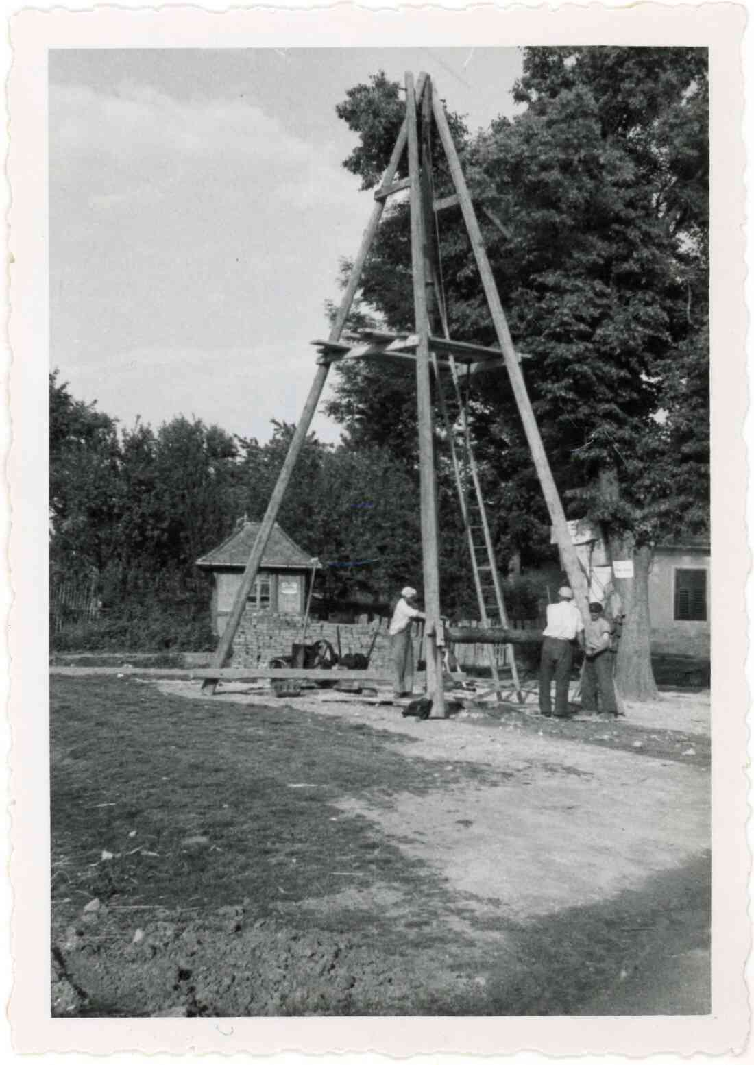 Bohrung eines artesischen Brunnen am Grundstückes des Peinsipp Haus, Hausnummer 73, jetzt Vorstadt 3 und jetzt ist dort das AMS Stegersbach