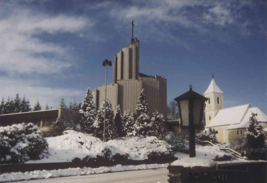 Die Heilig Geist Kirche und die Antonius Kirche in der Kirchengasse im Winter