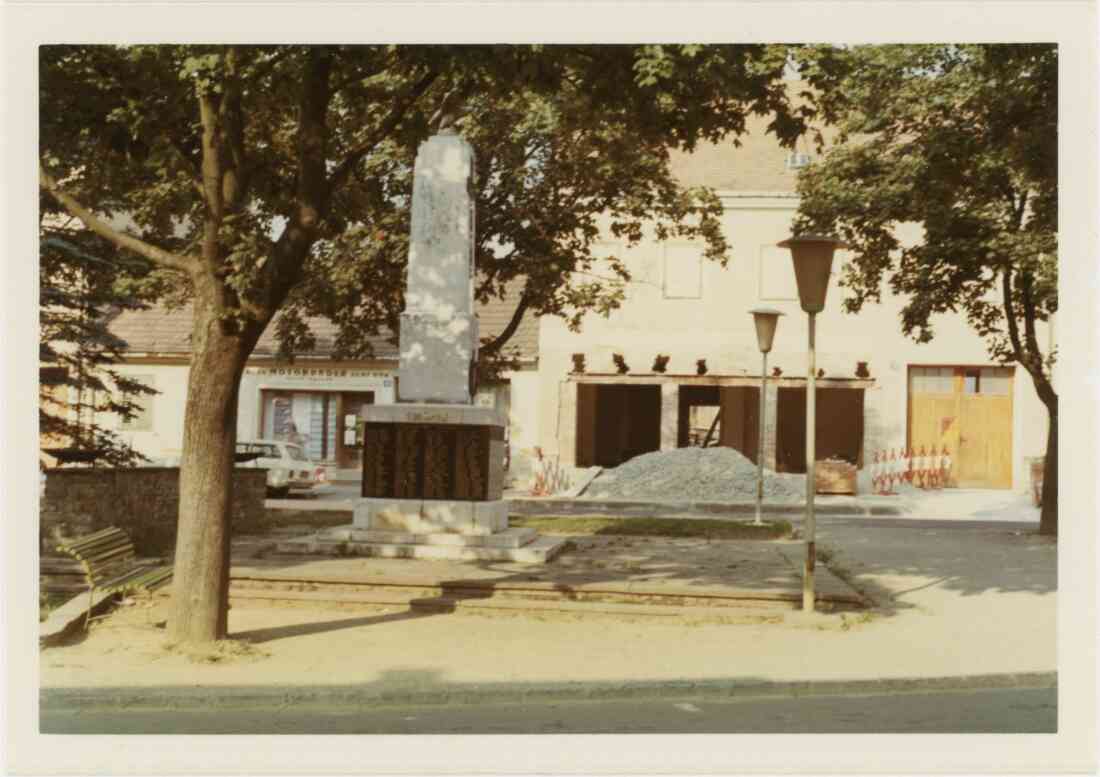 Umbau des Hauses am Hauptplatz 15, ehemals Haus Nummer 35,  jetzt das Reisebüro Sagmeister im August 1971