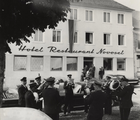 Einweihungsfeier der Firma Gloriette am 10.06.1964 im Hotel Restaurant Novosel am Ägidiplatz 6