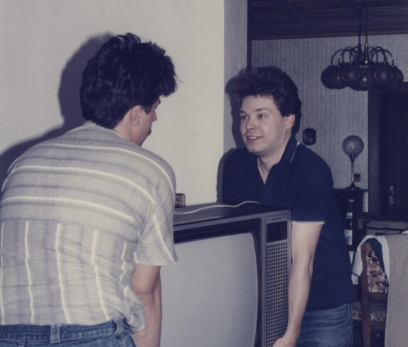 Wirtschaftsausstellung Stegersbach im Jahr 1985 und 1986 in der Hauptschule Stegersbach, Vorbereitung für den Stand von dem Friseurgeschäft von Roland Kranz