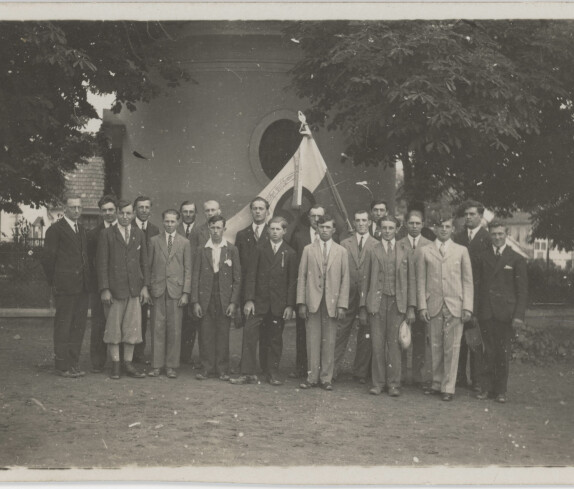 Ein Treffen vor der Antonius Kapelle