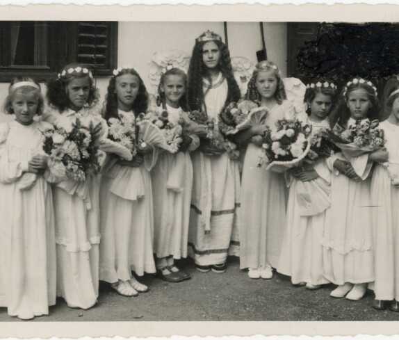 Glockenweihe in Stegersbach am 01. September 1950 im Hof des Haus Novakovits am Hauptplatz 2