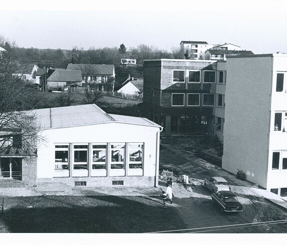 Kindergarten und Hauptschule am 13. Dezember 1971