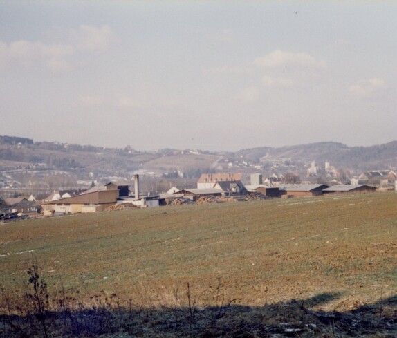 Steinriegel, Hauptstraße, Sägewerk Oswald und Blick auf Stegersbach am 04. Jänner 1987