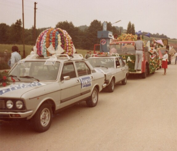 Volksfest mit Blumenkorso in der Kirchengasse