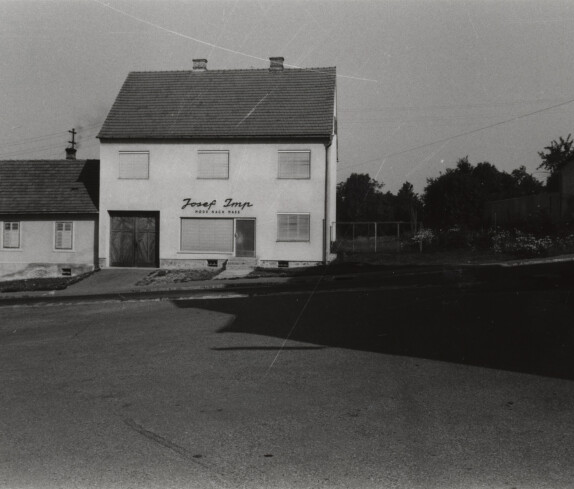 Josef Imp Mode nach Mass in der Schoadastraße 17 im August 1971