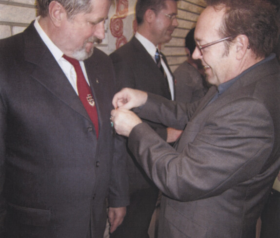Kameradschaftsverein Stegersbach, Werner Seidl wird von Bürgermeister Heinz Peter Krammer geehrt am 15.01.2012