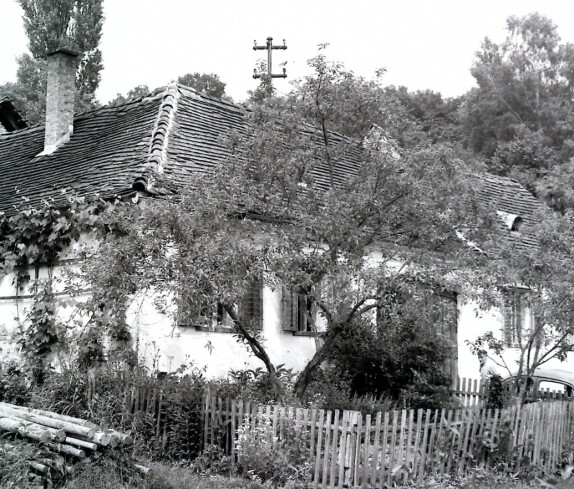 Edi Sauerzopfs Elternhaus in Stegersbach 339, heute Leitenweg 10, Edis VW Käfer und Edis Bruder Johann