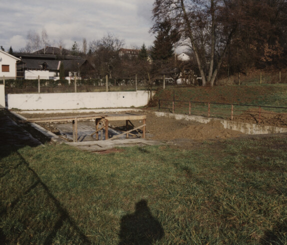 Ehemaliges Schwimmbad, nun ein Biotop der Hauptschule Stegersbach am am 19.09.1992 in der Kastellstraße 1
