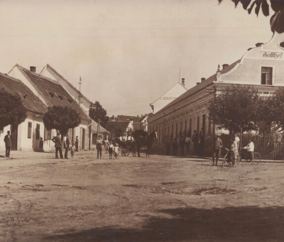 Hauptplatz, Gemeindeamt, Gasthof Bauer, Bäckerei Siderits