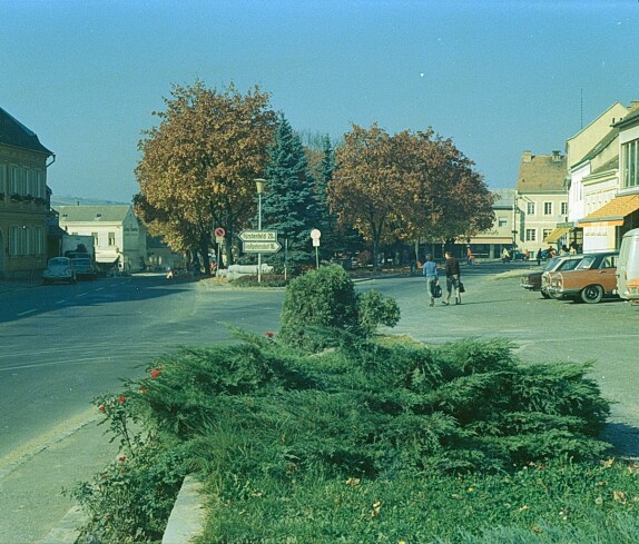 Hauptstraße und Hauptplatz im August 1975