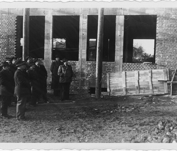 Neubau der Hauptschule 1952 Gleichenfeier