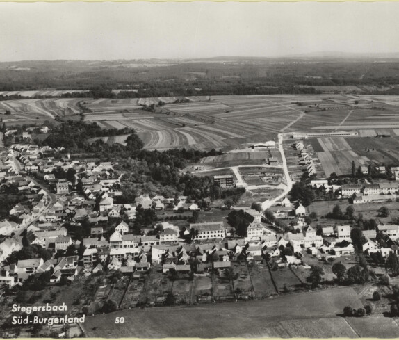 Stegersbach Süd - Burgenland, Blick auf dem Ort, Hauptplatz, Schoadastraße, Hauptstraße, Kastellstraße, Meierhofgasse, Rathaus, Hotel Novosel, Feuerwehrhaus, Arbeitsamt, Sparkasse, Kastell, Hauptschule, Loos Möbel, Gloriette