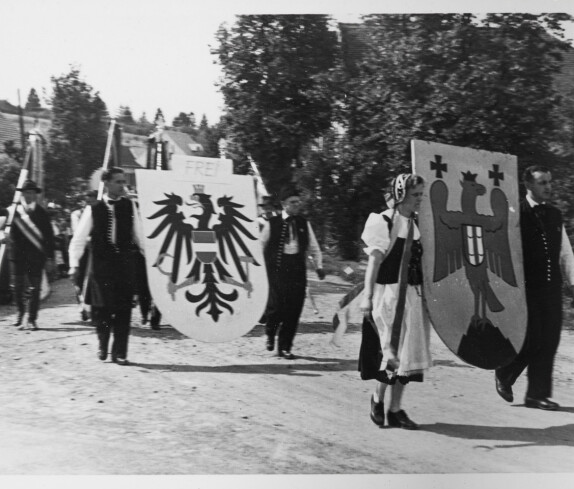 Volksfest mit Blumenkorso 18. August 1957 in der Kirchengasse