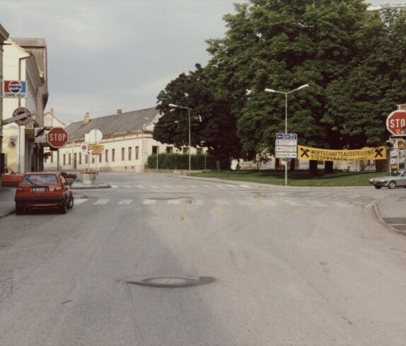 Herrengasse, Hauptplatz und Park, Cafe Ulli, Gasthof Bauer, Raika Stgersbach im Juni 1988