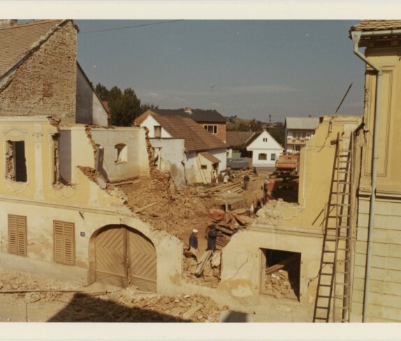 Abtragung des ehemaligen Feuerwehrhauses in der Herrengasse 14, im September 1971
