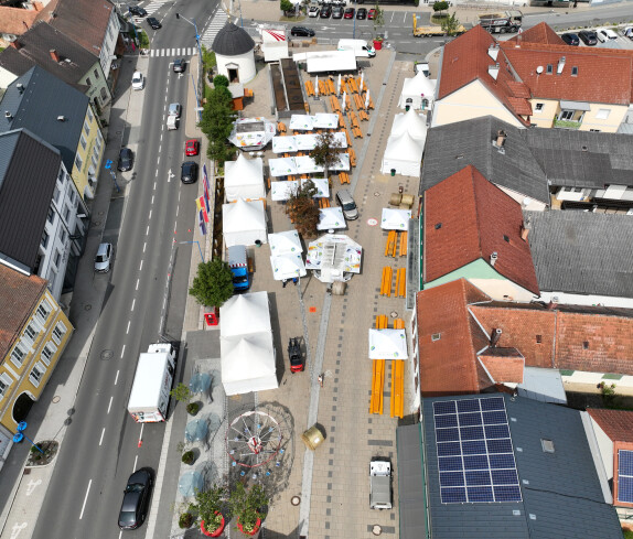 Winzer- und Trachtenfest am Hauptplatz
