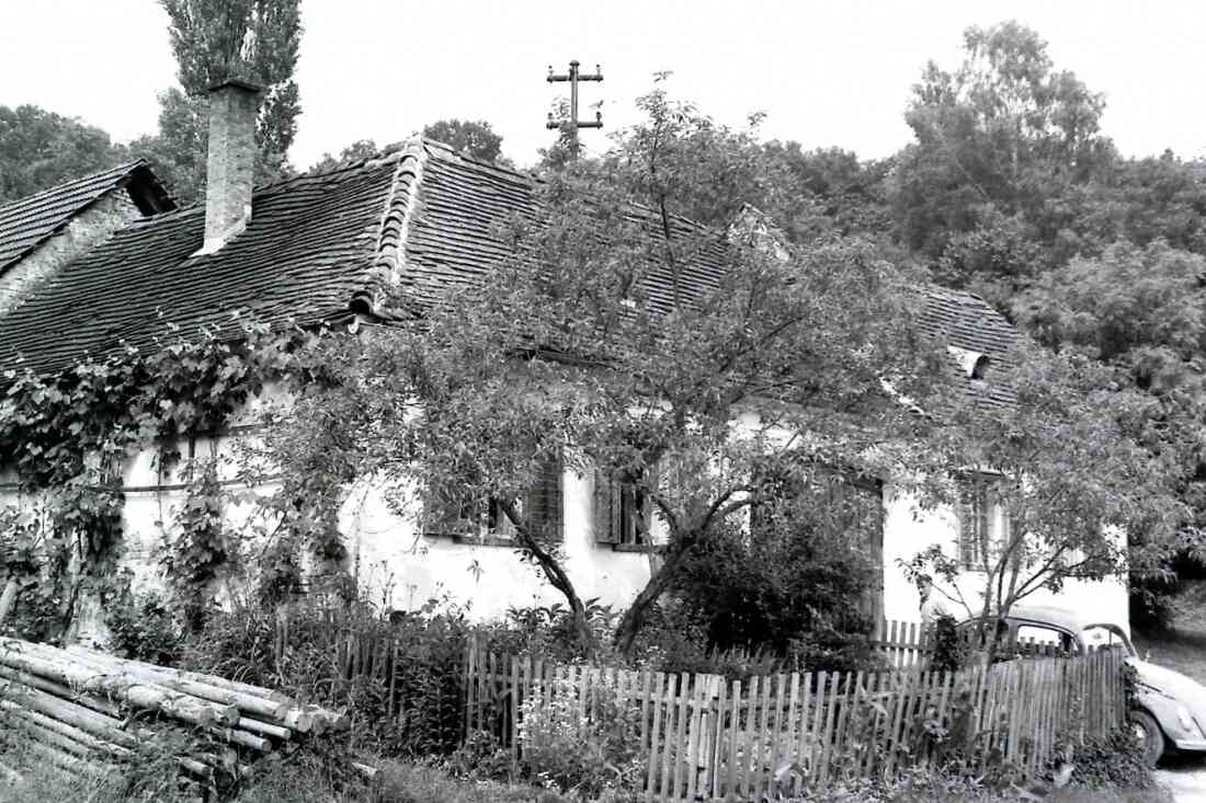 Edi Sauerzopfs Elternhaus in Stegersbach 339, heute Leitenweg 10, Edis VW Käfer und Edis Bruder Johann