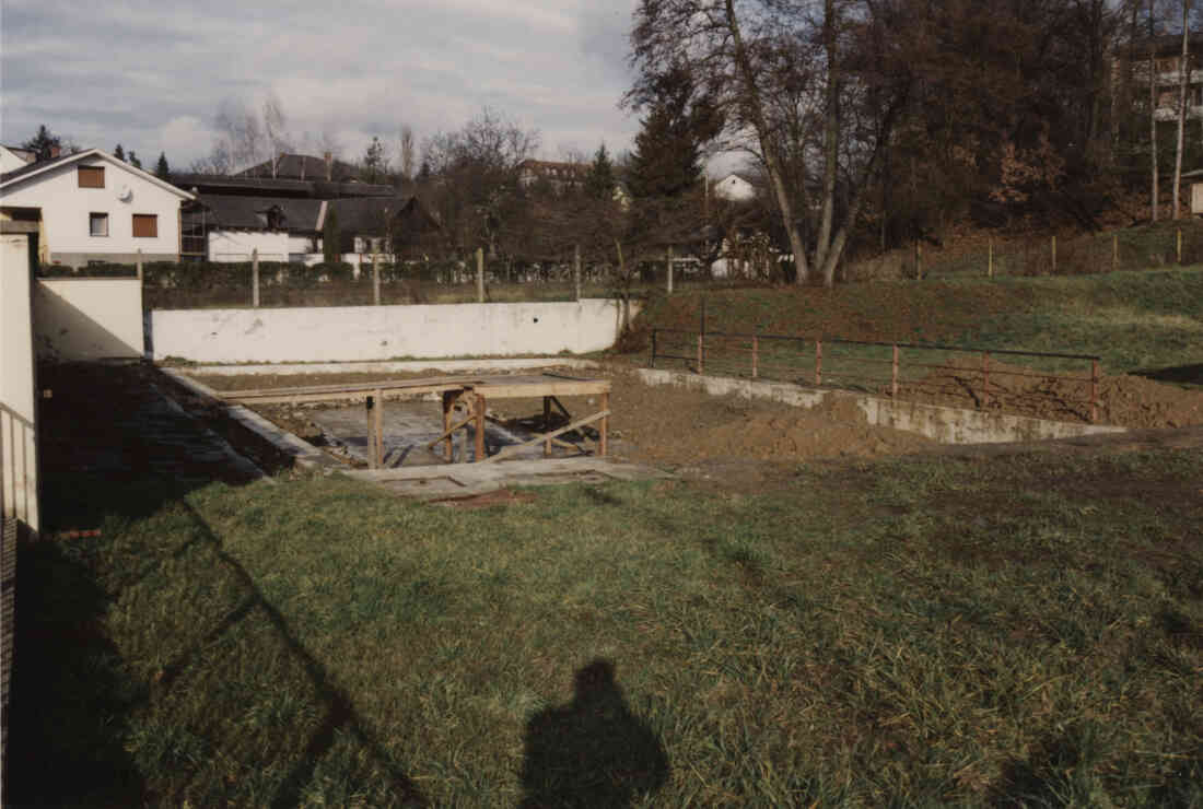 Ehemaliges Schwimmbad, nun ein Biotop der Hauptschule Stegersbach am am 19.09.1992 in der Kastellstraße 1