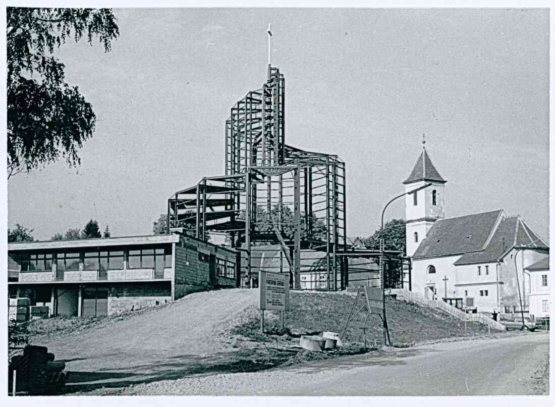 Kirche_Hl.Geist-Kirche_Kreuzsetzung_02