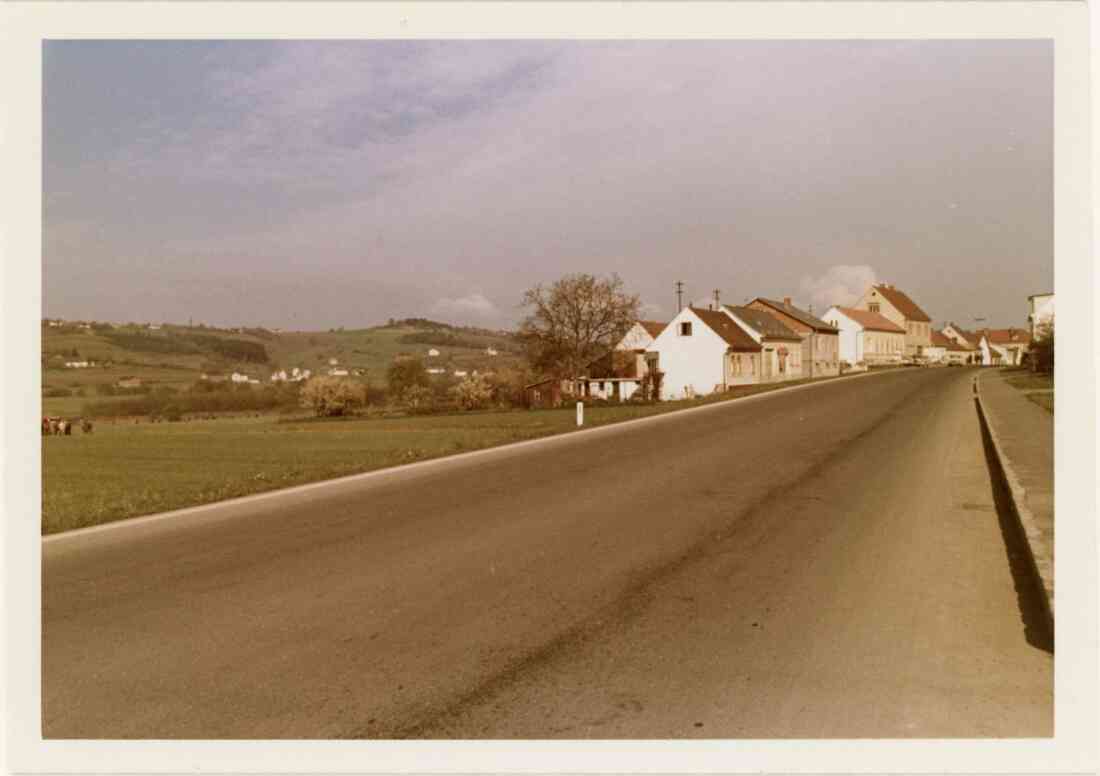 Steinriegel und die Hauptstraße am 13. April 1972