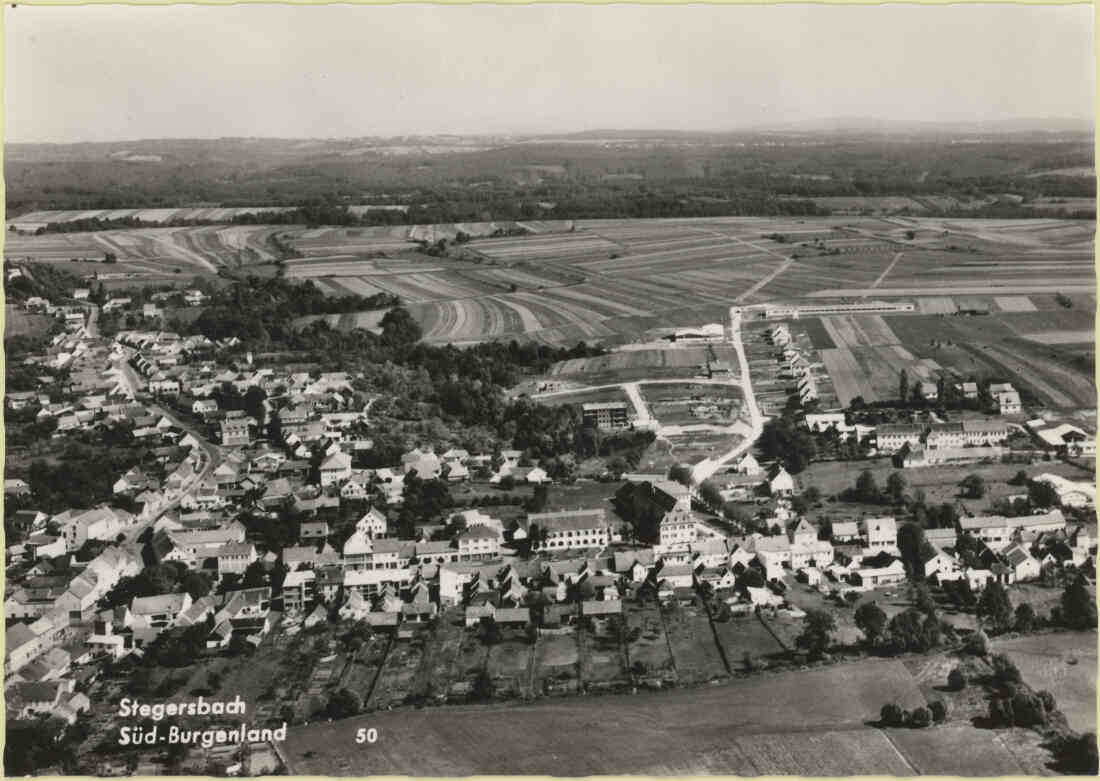 Stegersbach Süd - Burgenland, Blick auf dem Ort, Hauptplatz, Schoadastraße, Hauptstraße, Kastellstraße, Meierhofgasse, Rathaus, Hotel Novosel, Feuerwehrhaus, Arbeitsamt, Sparkasse, Kastell, Hauptschule, Loos Möbel, Gloriette