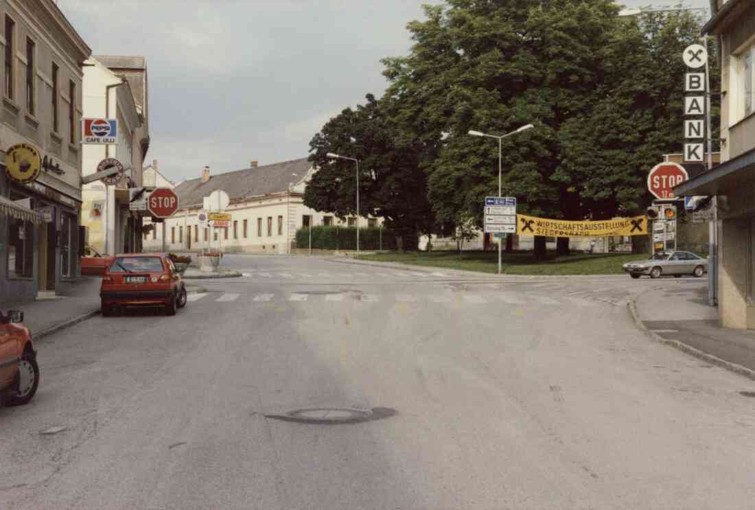 Herrengasse, Hauptplatz und Park, Cafe Ulli, Gasthof Bauer, Raika Stgersbach im Juni 1988