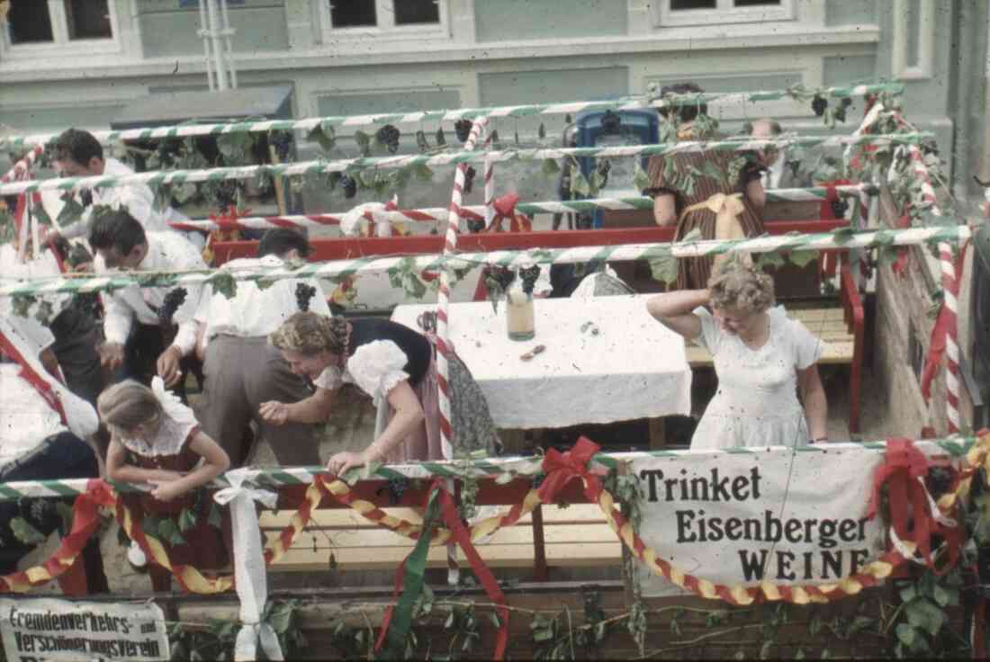 Volksfest und Blumenkorso 1955 in der Herrengasse