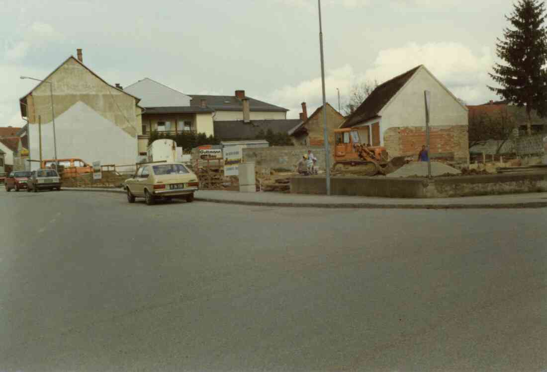 Neubau des Zielpunkt Geschäftes am Hauptplatz im Jahr 1989