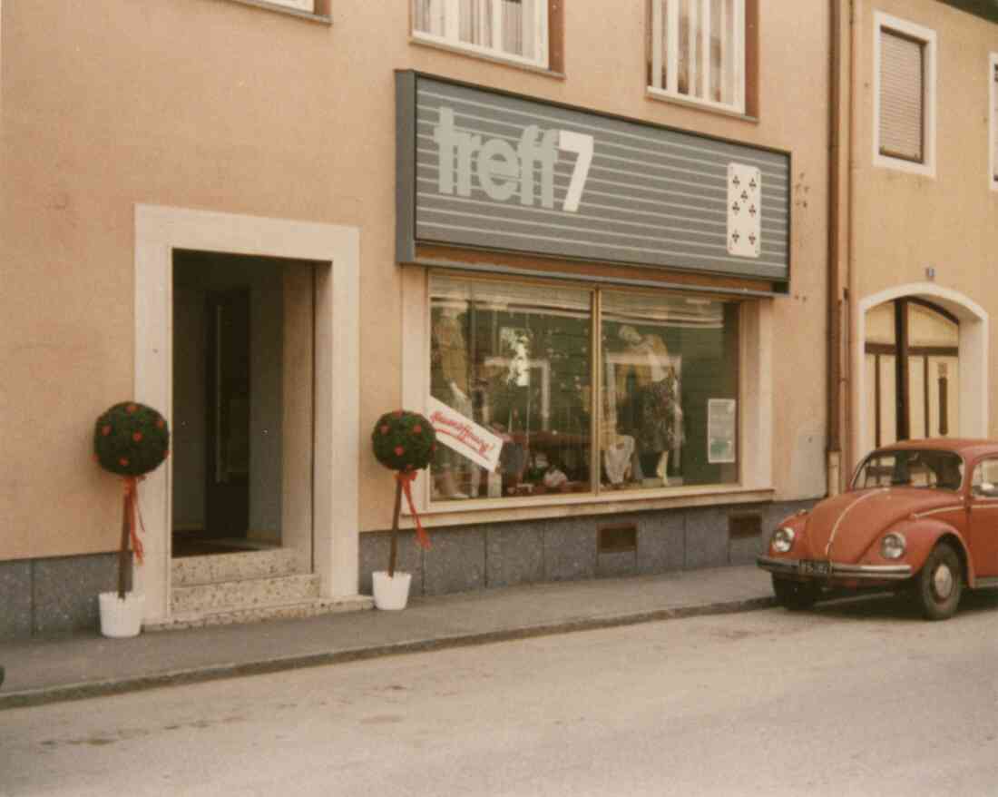 Herrengasse, mit der Boutique Treff 7, im März 1990
