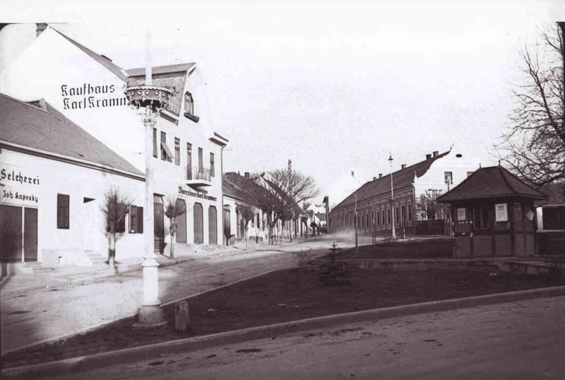 Selcherei Kapesky, Kaufhaus Krammer, Gemeindeamt, Gasthof Bauer, Hauptplatz, Park