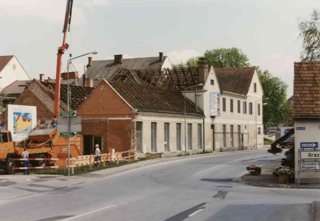 Neubau des Haus Kapesky am Hauptplatz und der Wienerstraße mit dem
