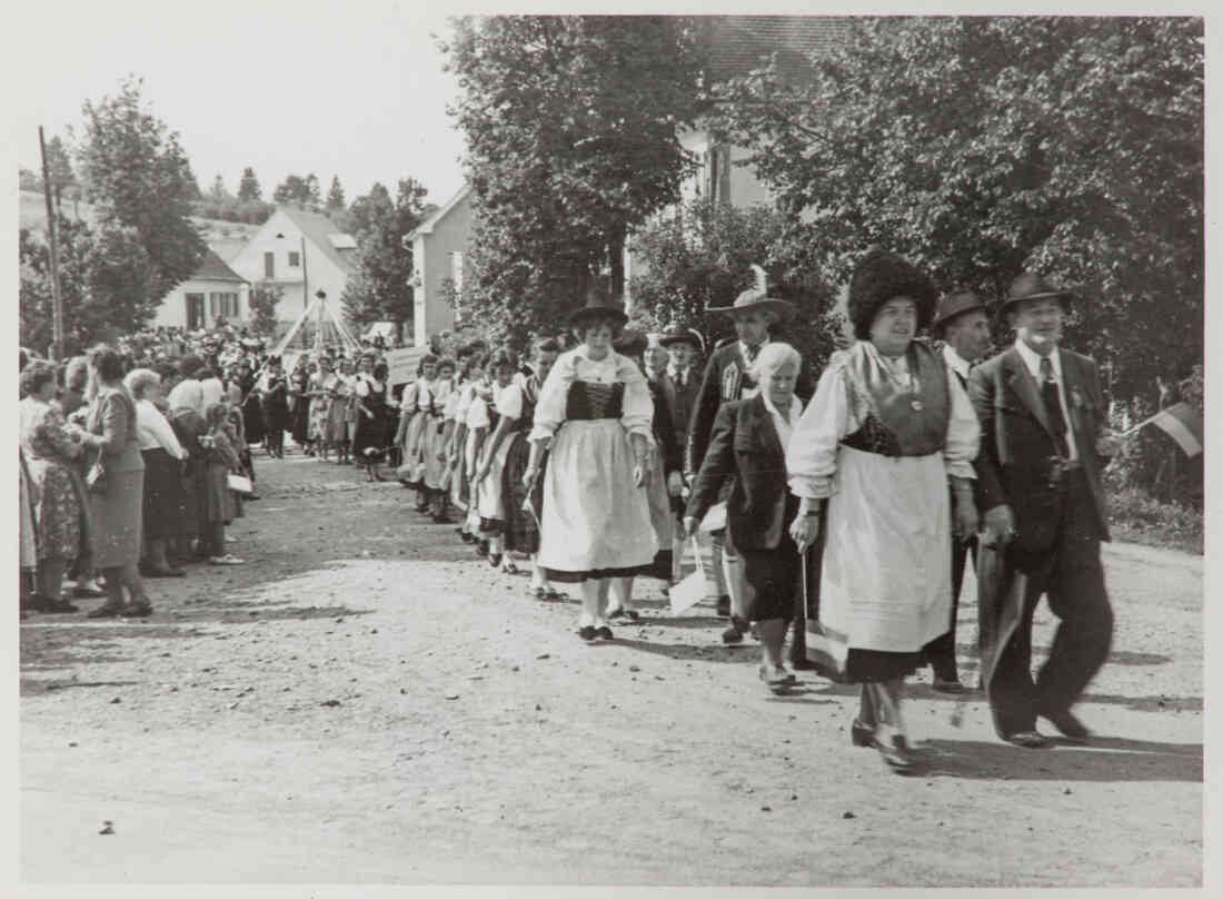 Volksfest mit Blumenkorso 18. August 1957 in der Kirchengasse