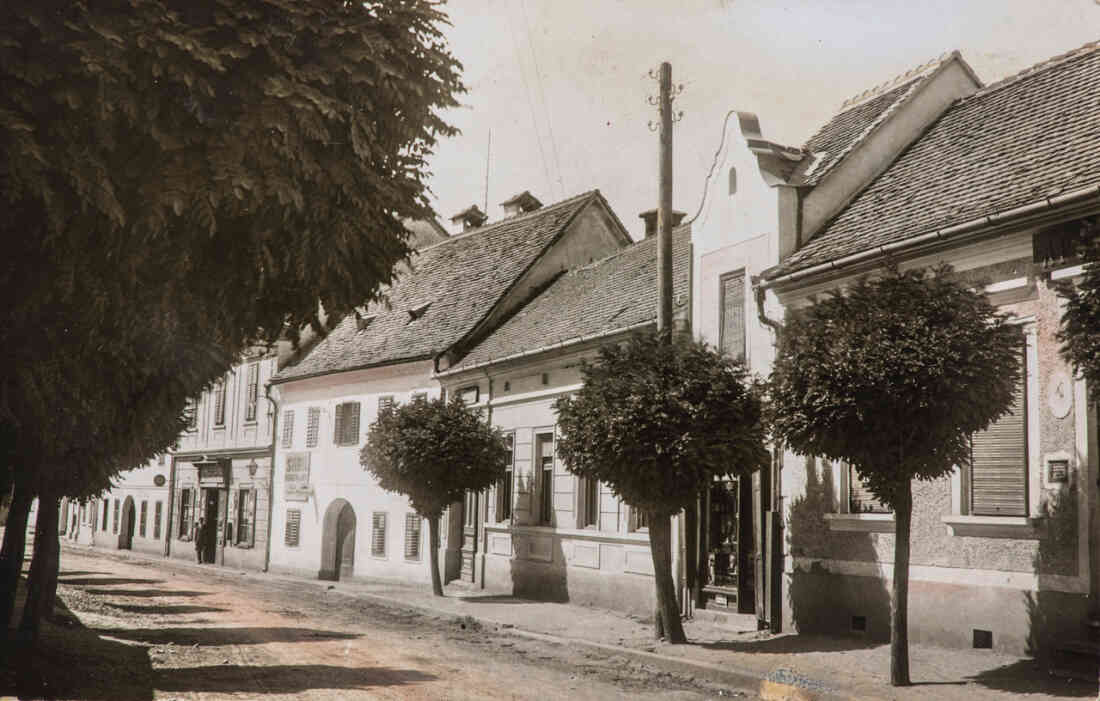 Herrengasse mit dem Geschäft Karl Steiner und der Shell Tankstelle, Benzin, Oel, Mobiloil