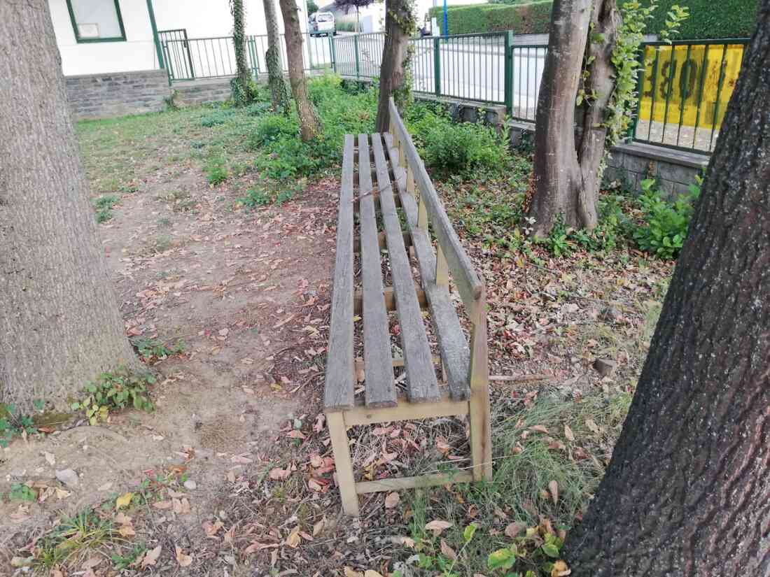 Ehemaliges Schwimmbad, nun ein Biotop der Mittelschule Stegersbach in der Kastellstraße 1