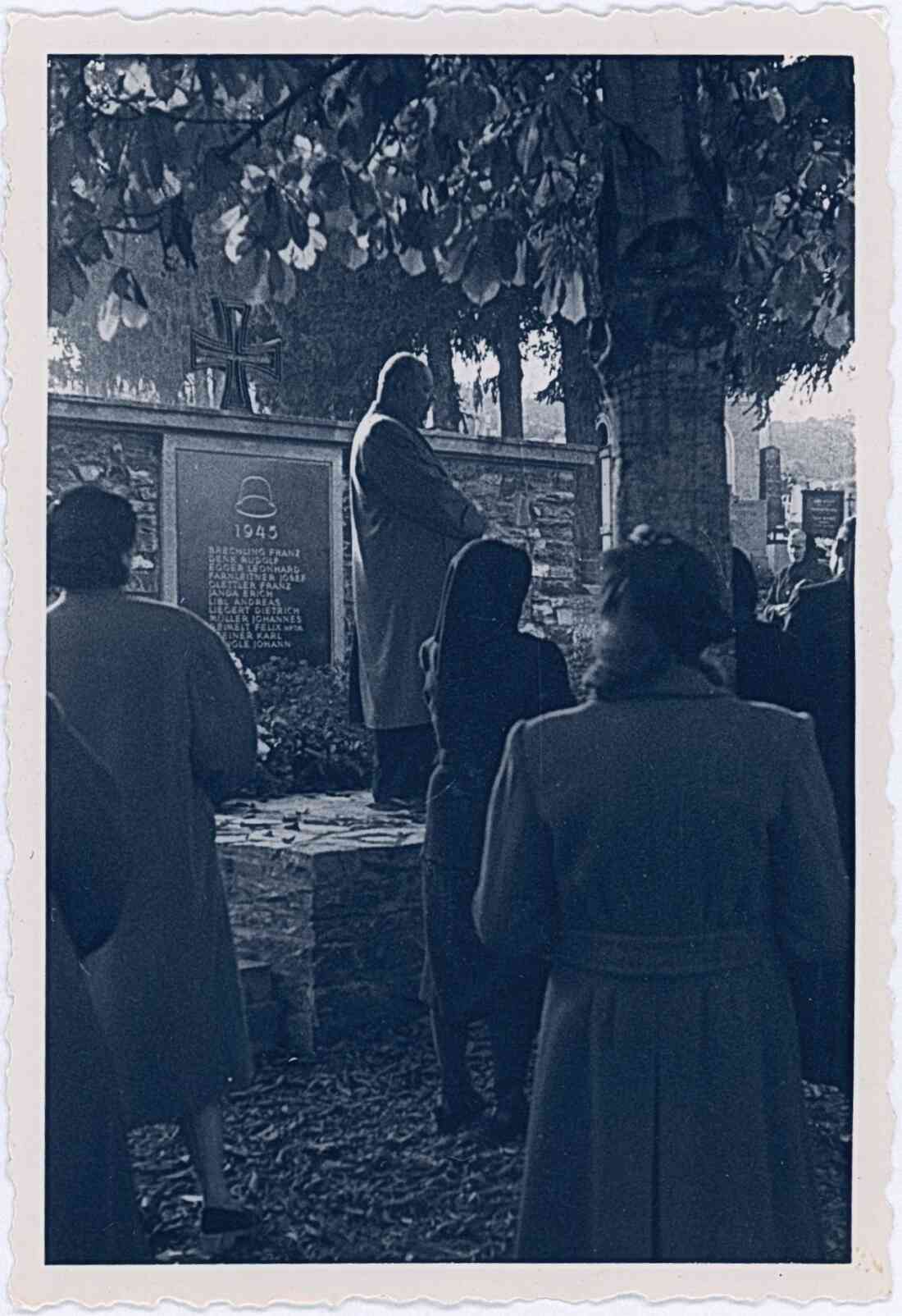 Kranzniederlegung Kriegsopferverband am 01.11.1954