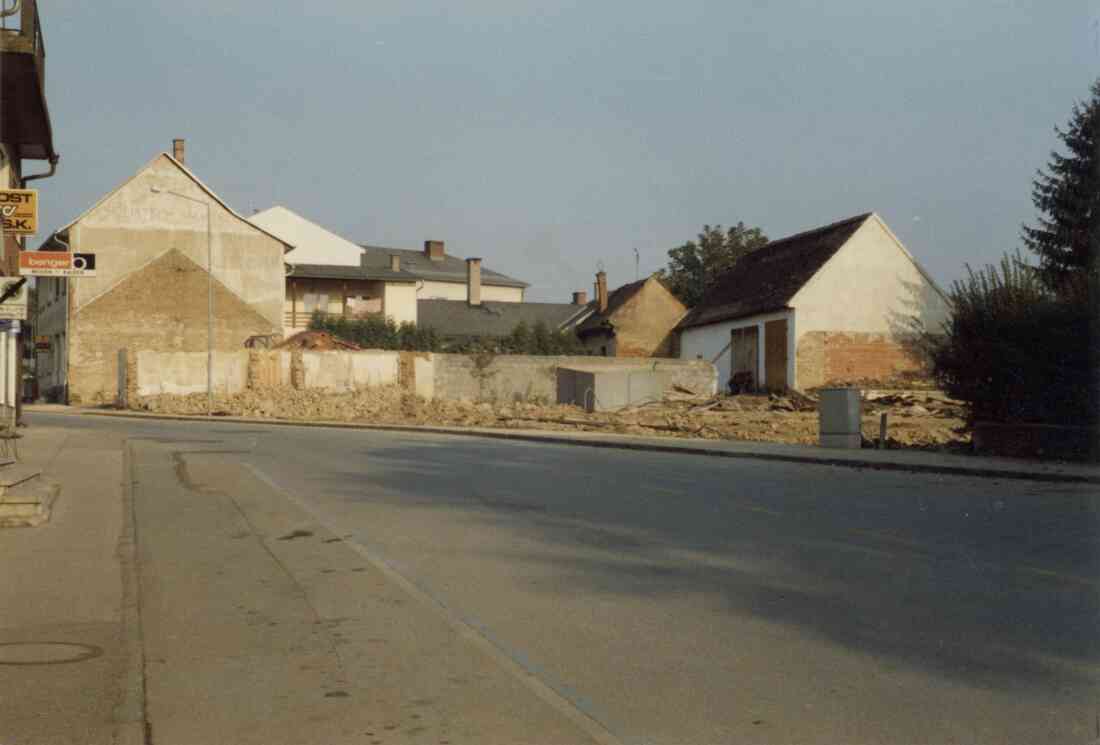Abriss des Gasthof Bauer am Hauptplatz im Jahr 1988