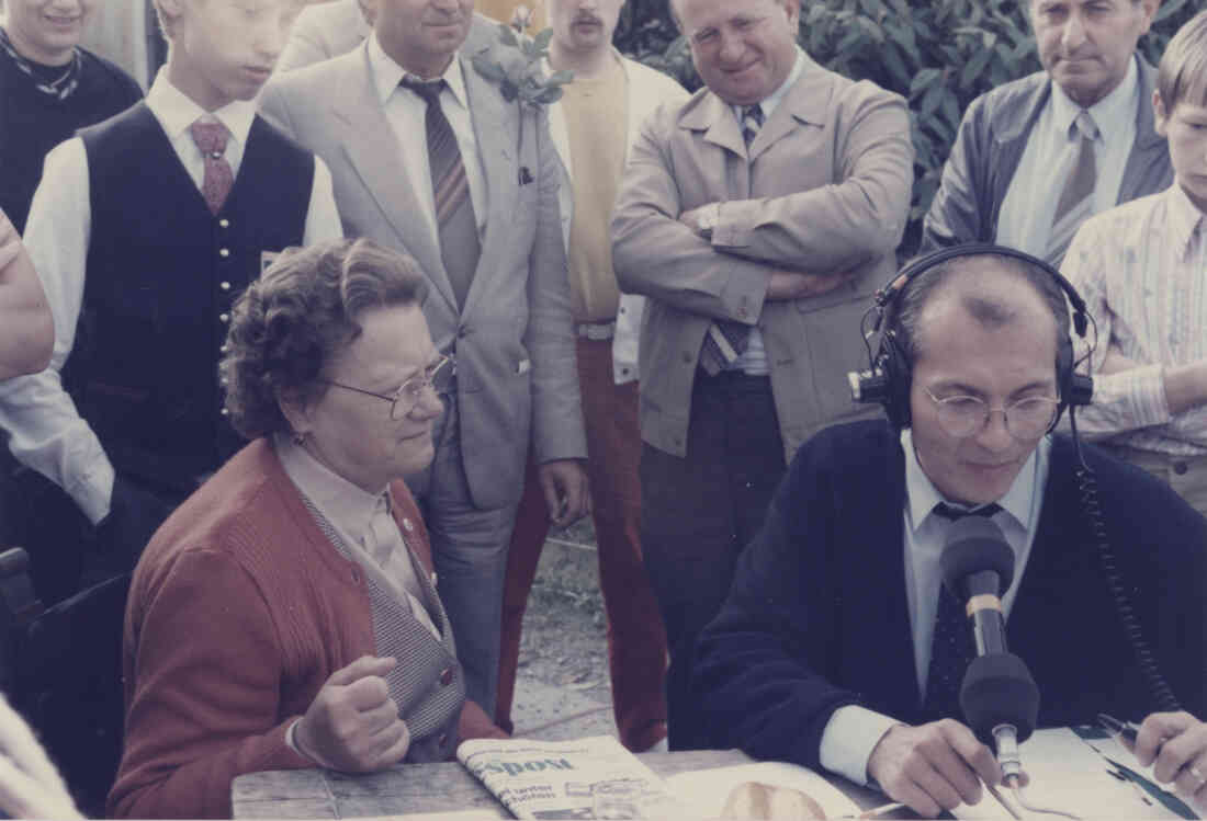 Wirtschaftsausstellung Stegersbach im Jahr 1985 und 1986 in der Hauptschule Stegersbach, der Stand von der Radiosendung Autofahrer Unterwegs