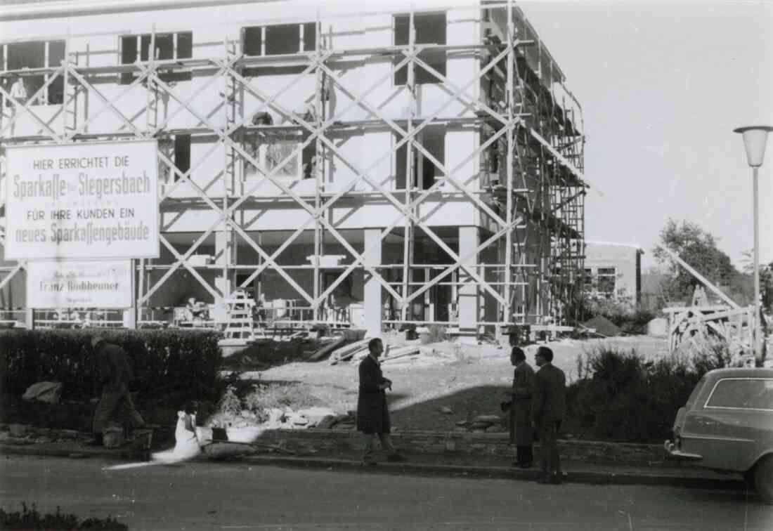 Neubau des Sparkassengebäude im Jahr 1961 am Sparkassenplatz 1